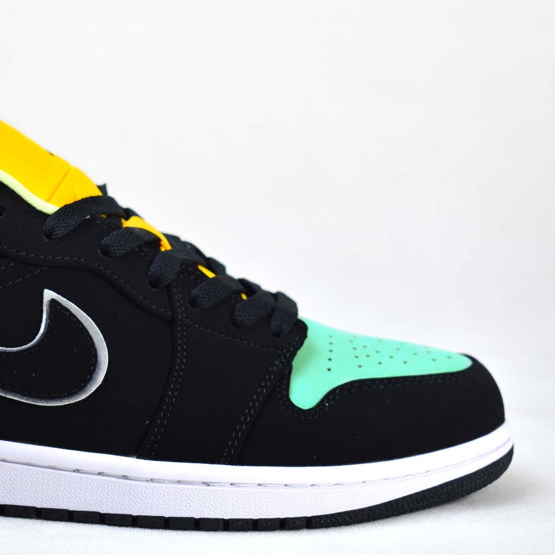 white black aurora green jordan 1